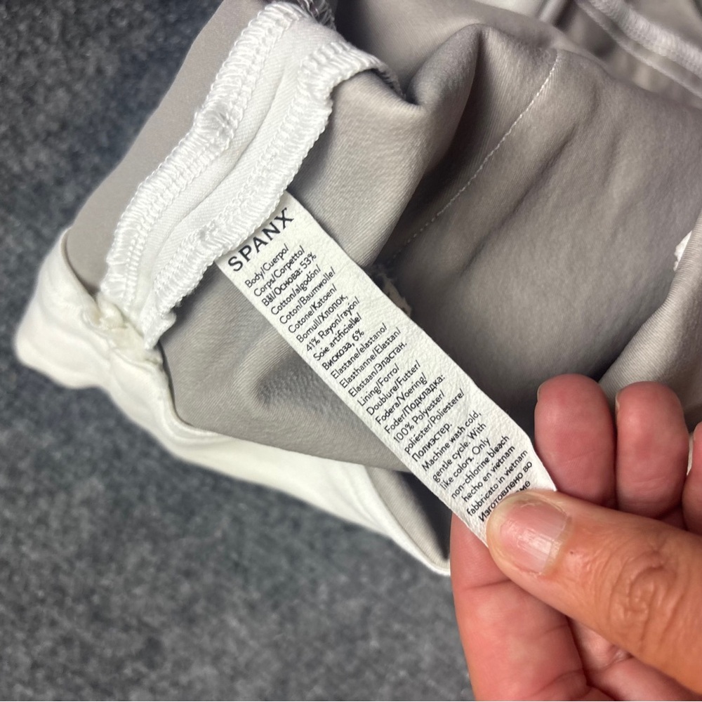 SPANX Women’s White On-the-Go Pull On Stretch Twill Cropped Pants size: Large - Picture 9 of 9